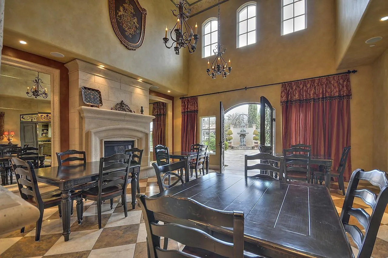 Villa Arden Hills Sacramento